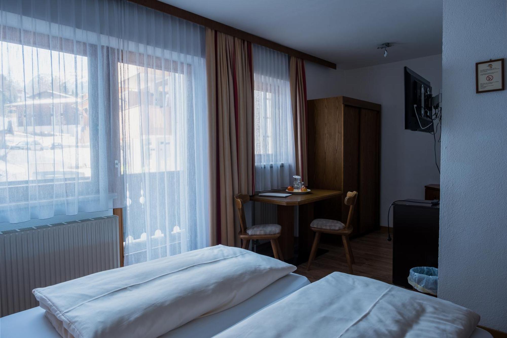 "Quality Hosts Arlberg" Hotel-Gasthof Freisleben Санкт-Антон-ам-Арльберг Екстер'єр фото